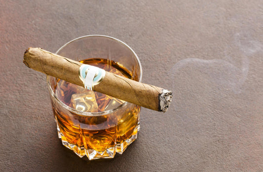 The Ultimate Guide to Pairing Cigars with Drinks