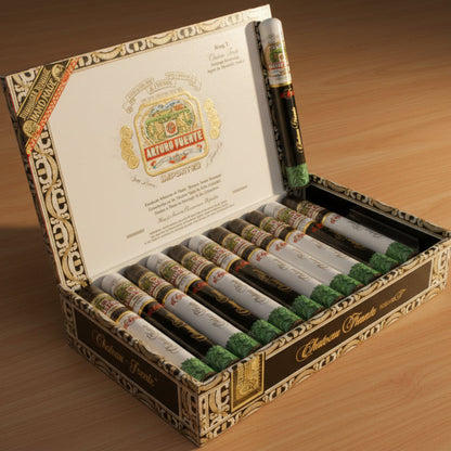 Arturo Fuente King T open box