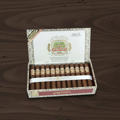 Arturo Fuente Magnum R Rosado Sungrown 54 open box - Cigar Titan